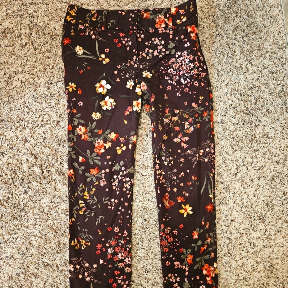 Vibrant Floral Patterned Cropped Pants